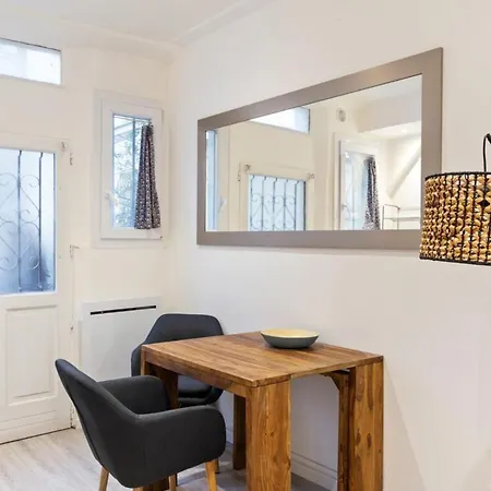 Bright & Modern Studio In Apartment Paris