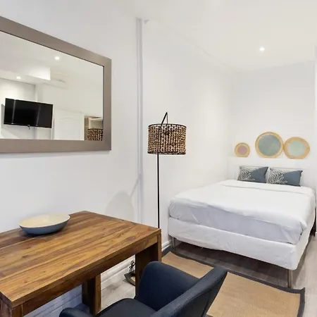 Bright & Modern Studio In פריז
