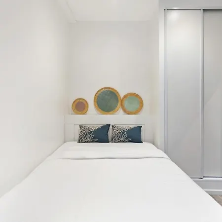 דירה Bright & Modern Studio In *