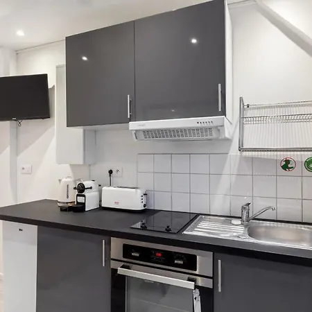 דירה Bright & Modern Studio In *