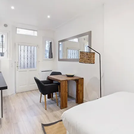 Bright & Modern Studio In פריז