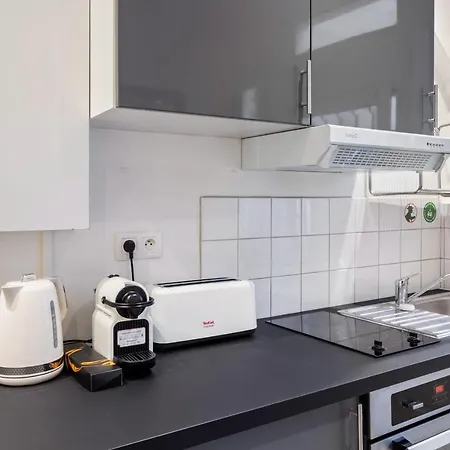 Bright & Modern Studio In דירה *