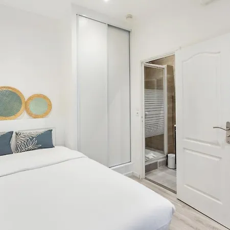 Bright & Modern Studio In